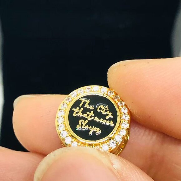 ✨🔥 Pandora New York City Exclusive Round Gold Charm NYC w/ Cubic Zirconia - Picture 2 of 4